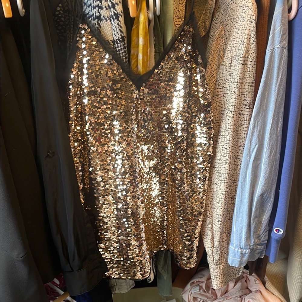 039.Gold Sequin Sleeveless Top